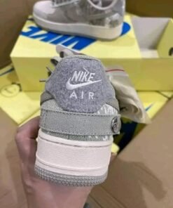 Original Nike shoes pallets