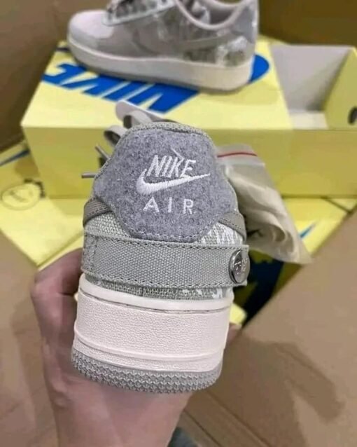 Original Nike shoes pallets